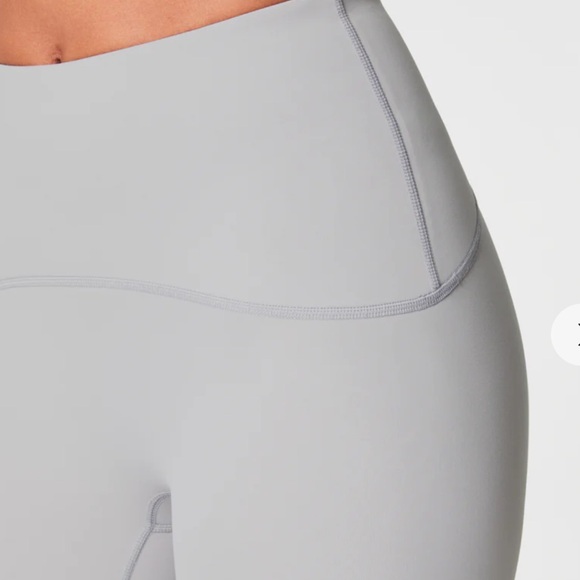 SPANX 7/8 Booty Boost Leggings.  Size large. NWT - Picture 3 of 4